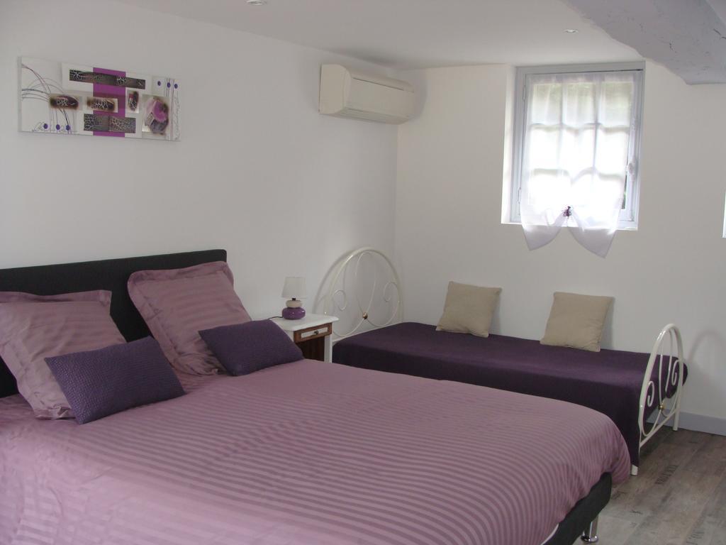 Le Vieux Castel Bed & Breakfast Goustranville Exterior photo